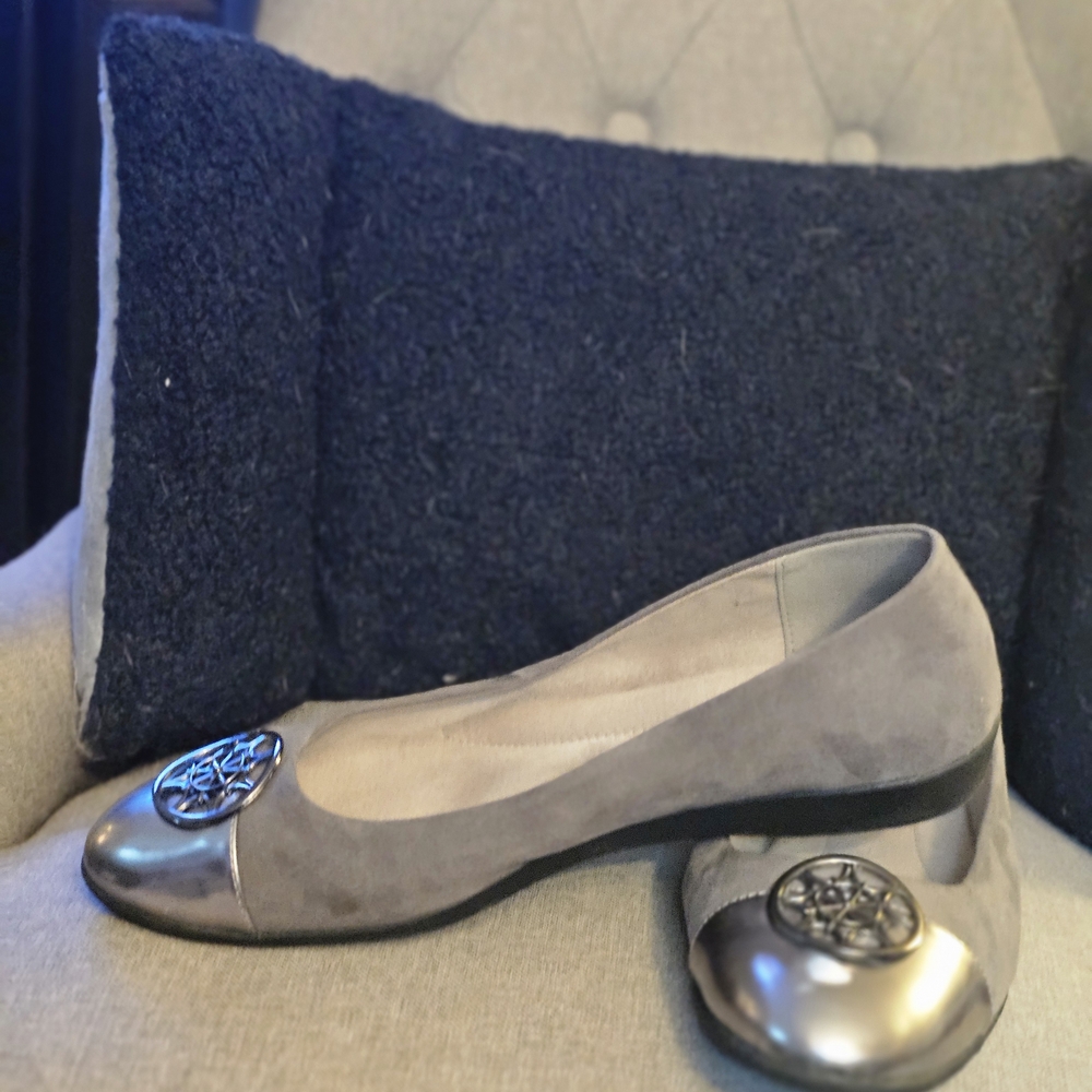 A2 By Aerosoles Gray Flats with Silver Toe Cap